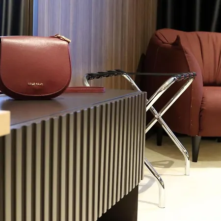 Superior Woodside Residences & *