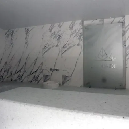 Apartament Superior Woodside Residences &